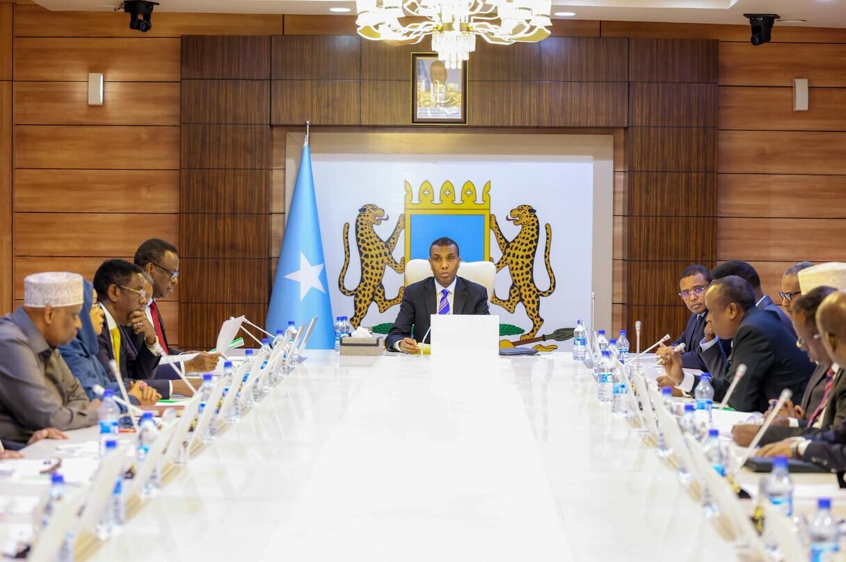 Somali Cabinet members meeting around a conference table.